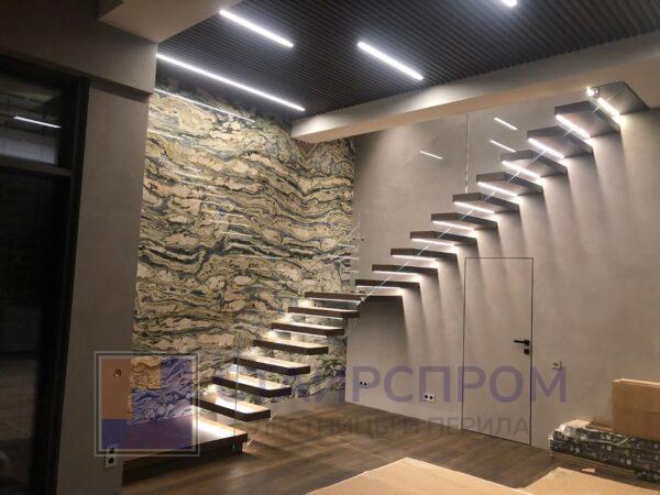 Лестница с подсвечиваемыми консольными ступенями