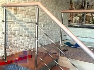 Перила из нержавейки для лестницы на больцах