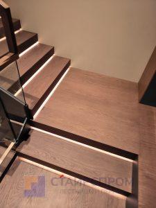 Лестница с подсветкой и стеклом