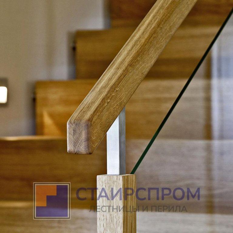 Консольная лестница из дерева с комбинированными перилами