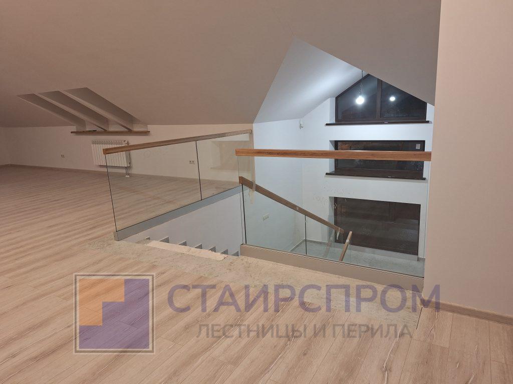 Стеклянные ограждения второго света на напольном профиле