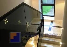 Самонесущие ограждения из черного стекла