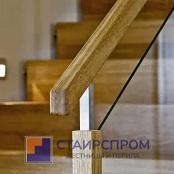 Лестницы из дерева со стеклянными ограждениями