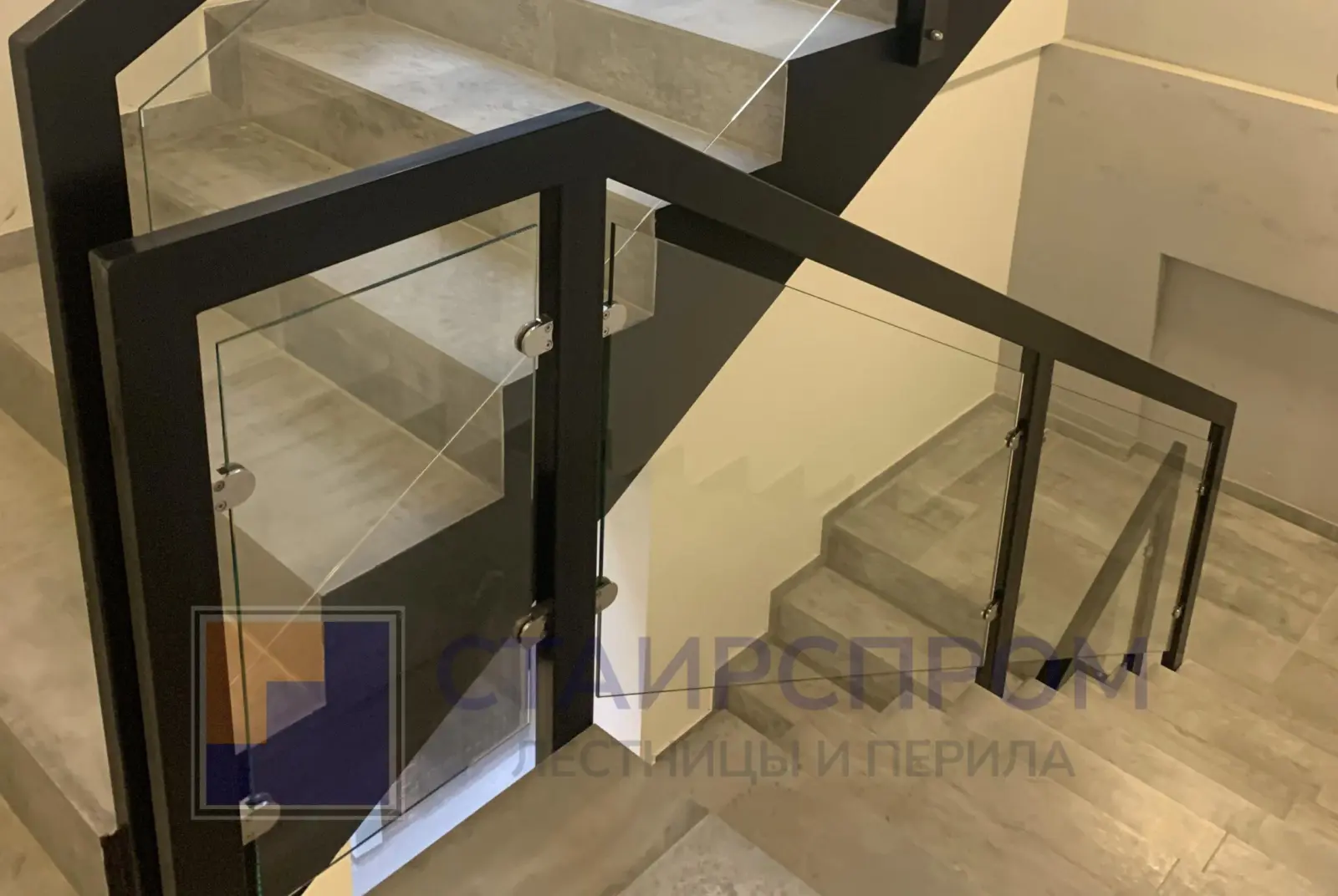 Стекло в профиле из дерева-металла - Stairsprom 420fbb6a 8747 47a4 b39f c2257634c026