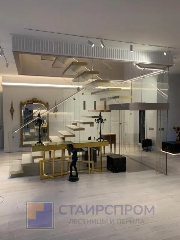 Лестница стеклянная