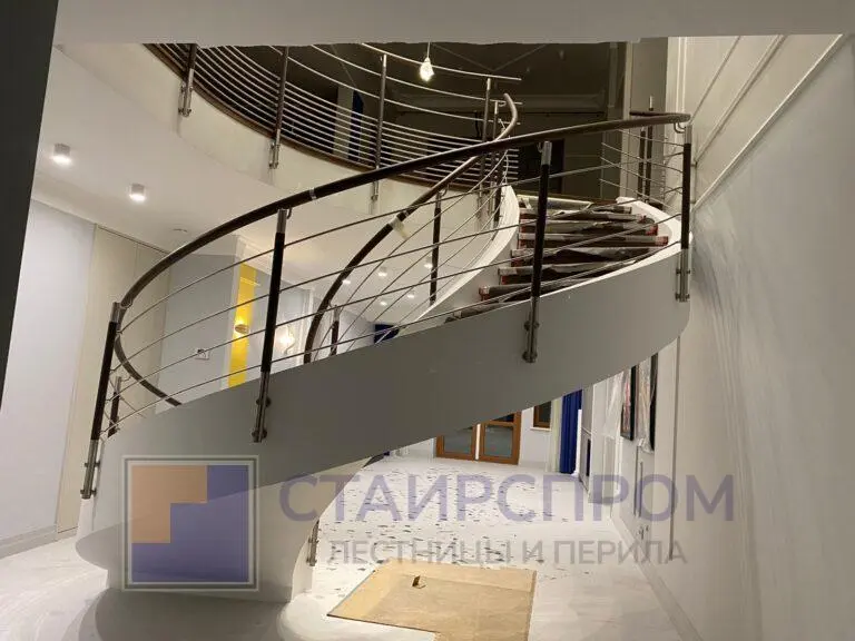 Лестница отделанная деревом с комбинированными перилами - 2 91